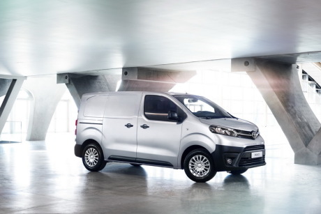 3/4 avant Toyota Proace