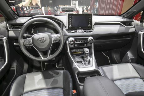 Toyota Rav4 Hybrid Premiere Europeenne A Paris Du Nouveau Rav4