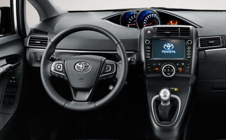 Toyota Verso 2016 vue de la planche de bord