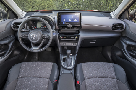 Toyota Yaris Cross 2021 planche de bord identique Yaris