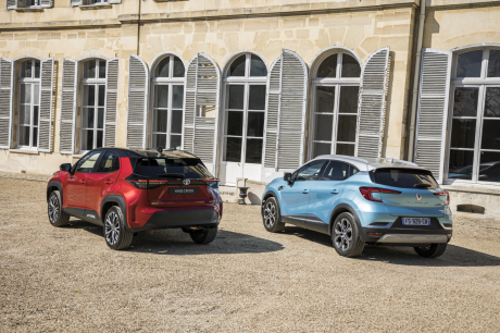 Toyota Yaris Cross SUV match Renault Captur E-Tech hybride