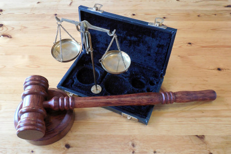 tribunal marteau balance