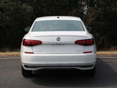 Volkswagen Passat Chine 2019 vue arrière blanche