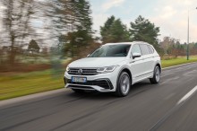 Volkswagen Tiguan 2021 front road