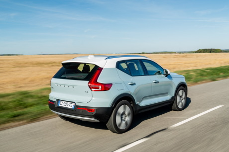 Essai Volvo XC40 bleu Amazon travelling arriÃÆÃ
¡re gauche