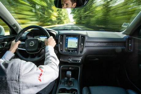 Essai Volvo XC40 bleu Amazon vue int̮̩rieure en roulant