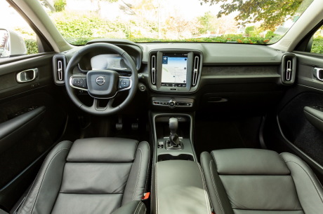 Essai Volvo XC40 bleu Amazon planche de bord