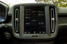 Essai Volvo XC40 bleu Amazon ecran aides ÃÆ la conduite
