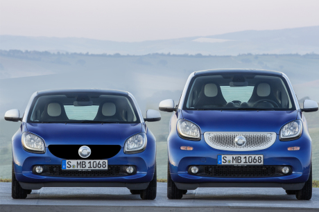 Le Roadster parait plus large ... à ses cÎtés la Fortwo passerait pour un SUV !