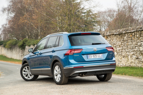 statique 3/4 arrière du volkswagen tiguan 2016