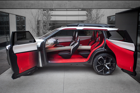 Nissan Xmotion concept NAIAS 2018 vue de profil gris portes ouvertes
