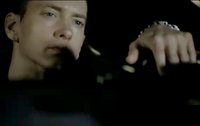 Eminen au volant de la Chrysler 200 dans la spot publicitaire