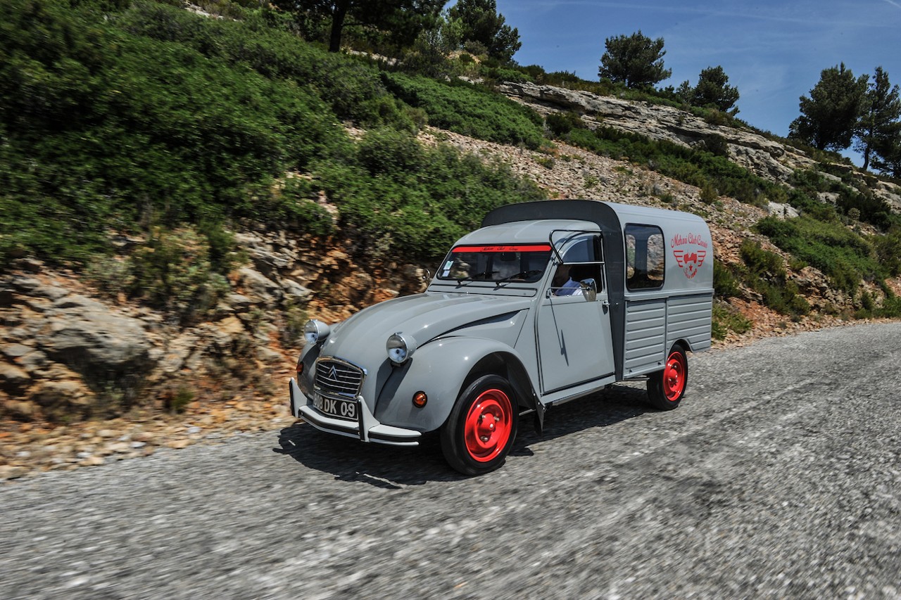 Combien De Km Peut Faire Une 2cv Rétrofit. La Citroën 2CV Fourgonnette peut désormais s'électrifier