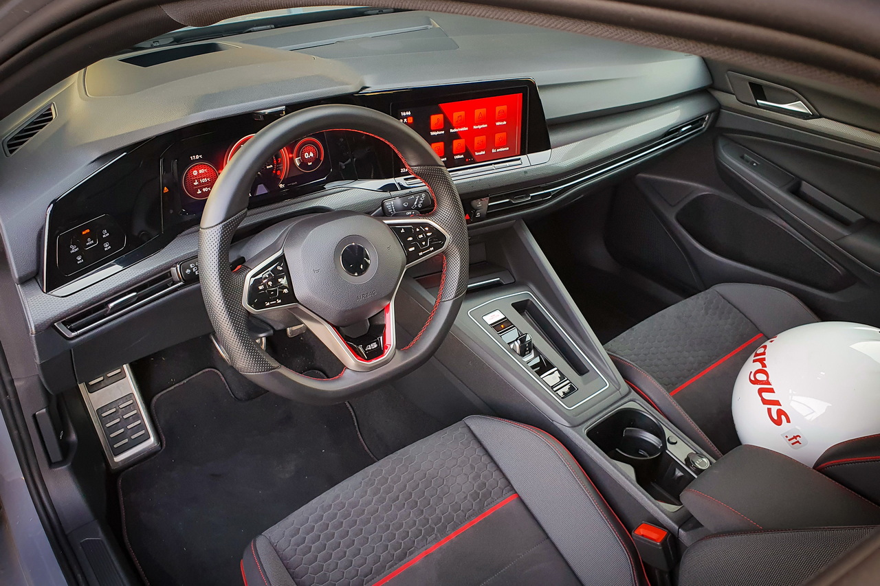 Volkswagen Golf GTI Clubsport interior