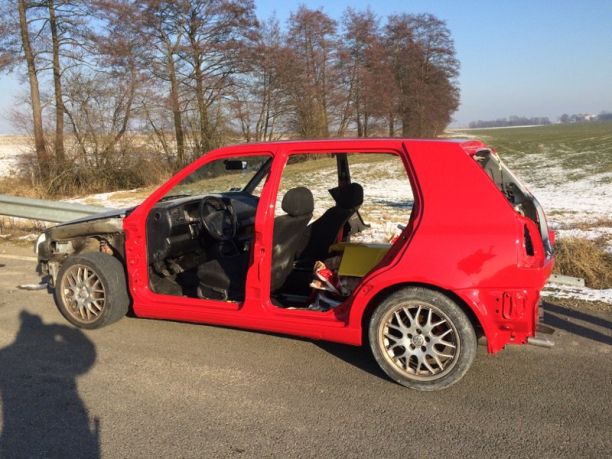 Il Roulait A Bord D Une Vw Golf Desossee Car La Peinture Etait Fraiche