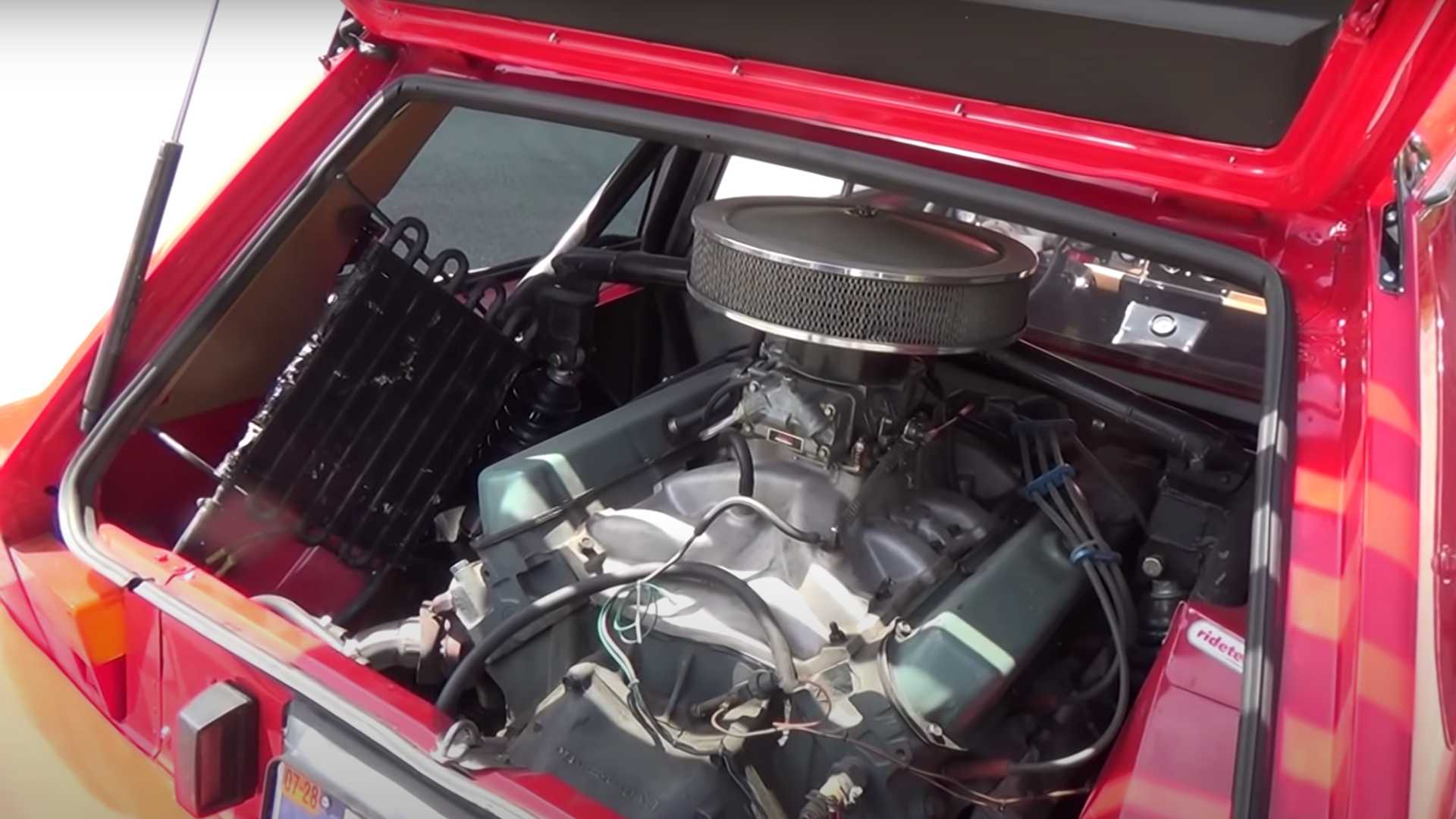 Photo 2 Une Zastava Yugo forte de deux V8