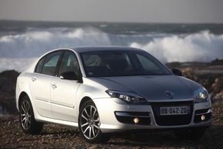 https://www.largus.fr/images/photos/rsi/_G_JPG/Voitures/RENAULT/Laguna/III/Ph2/Berline_5_portes/TROISQUARTAVANT1.jpg