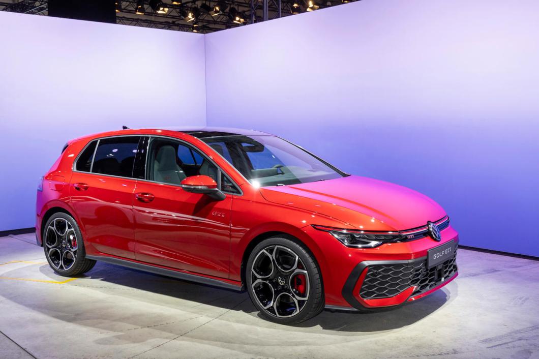 https://www.largus.fr/images/styles/diaporama_viewer/public/2024-01/VW-GOLF-GTI-08-2023-001.jpg?itok=SWomkVfx