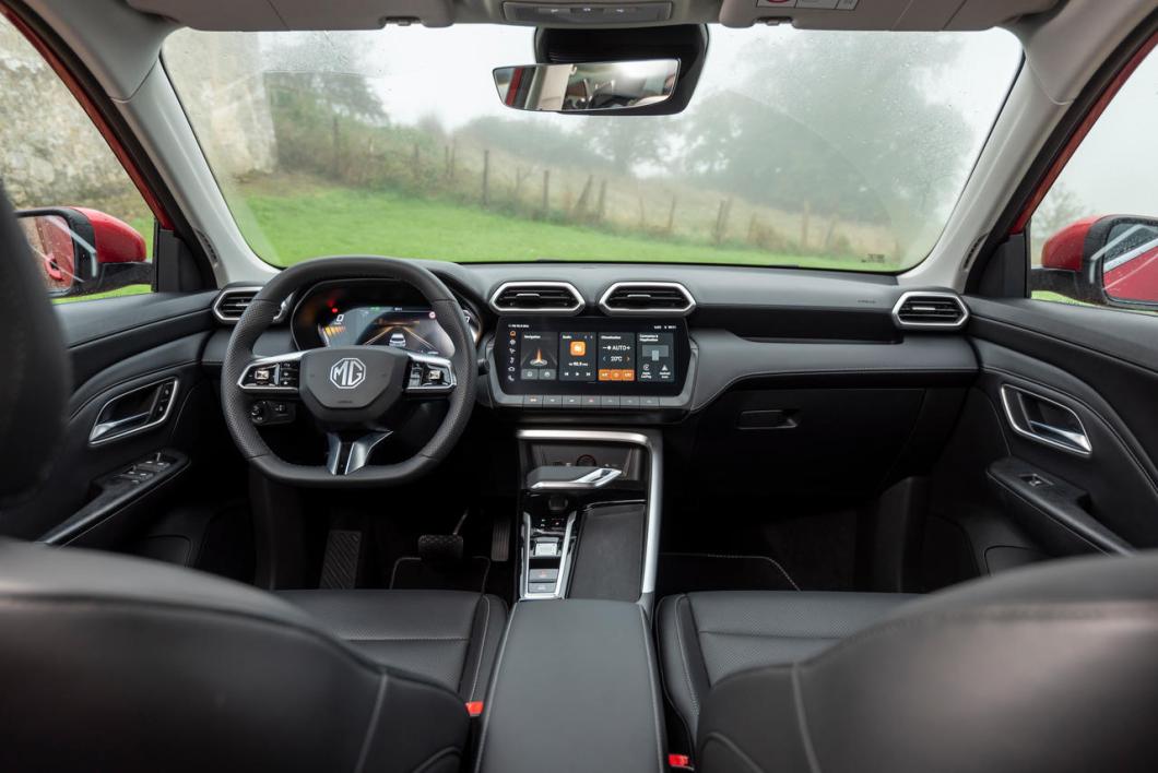 MG-ZS-HybridLuxury-2024-034_9.jpg