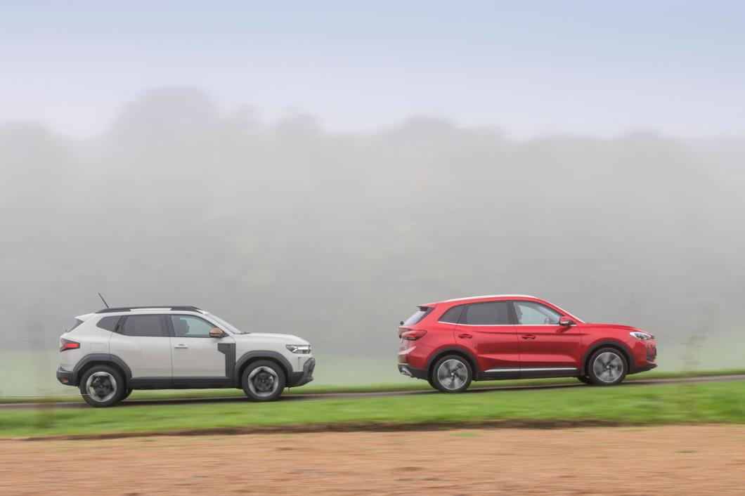MG-ZS-HybridLuxury-vs-Dacia-Duster-Hybrid-140-Extreme-2024-008_4.jpg