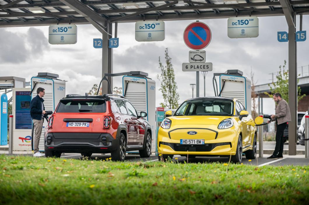 Renault-4-E-Tech-Techno-150-ch-Autonomie-Confort-VS-Ford-Puma-Gen-E-Pack-Premium-168-ch-2025-_012_0.jpg