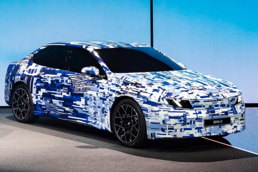 bmw-i3-prototype-2025-camo-bleu-avd-mk-b