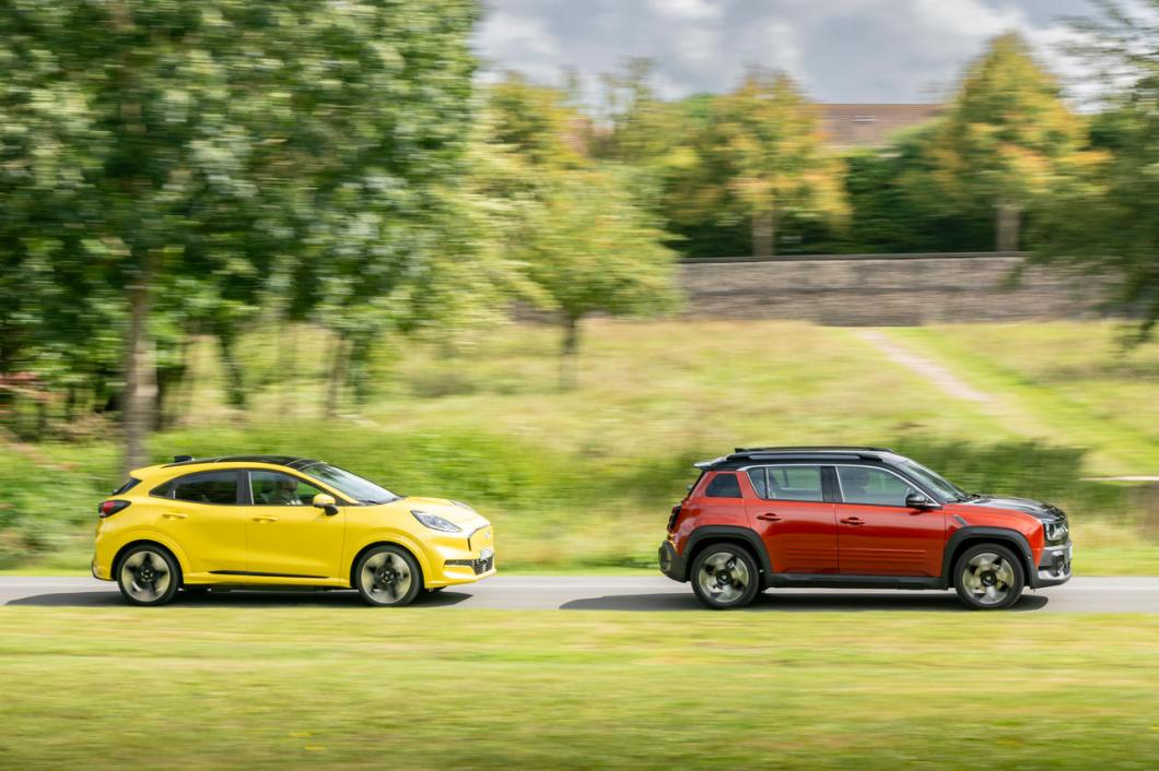 ford-puma-vs-renault-4-electrique-2025-BD-07_0.jpg