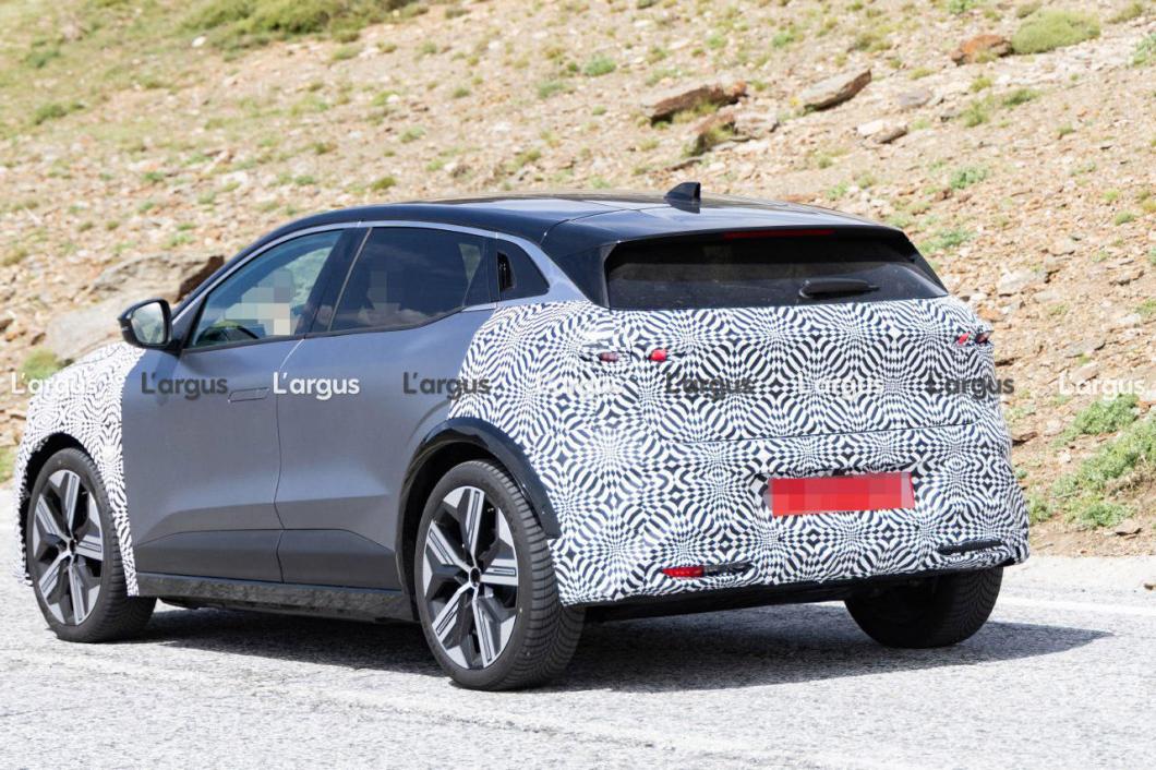 renault-megane-5-spyshot-watermark-largu