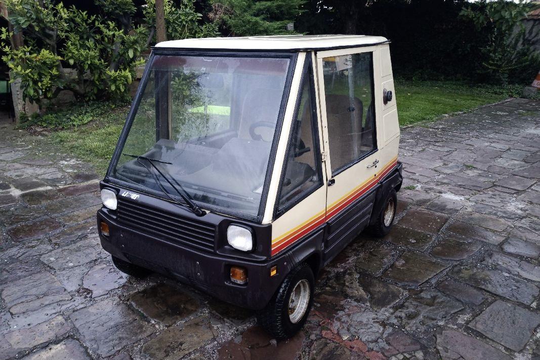Photo 1 - Cette drôle de microcar est une JS6D, la deuxième voiturette sans  permis de l'histoire du constructeur français Ligier. - Microcars. Une  insolite Ligier JS6D sortie d'une grange