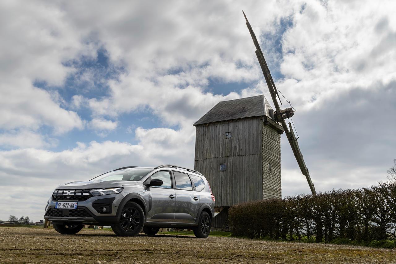 Photo 8 prix, essai et consommation dacia jogger hybride Essai