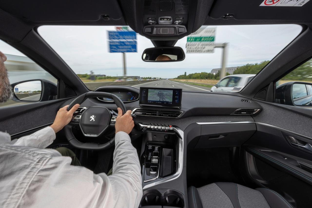 Photo 9 peugeot 3008 hybride 136 prix et consommation Essai Peugeot