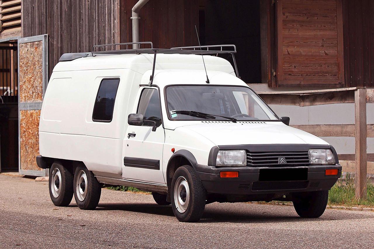 Photo 17 - Le Citroën C15 eut droit à une version à six roues ...