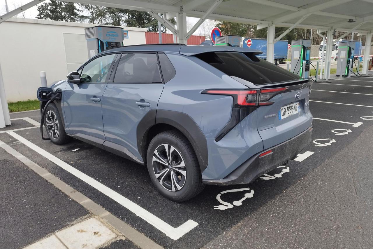 Prix Subaru Solterra (2024). Le SUV électrique enfin attractif