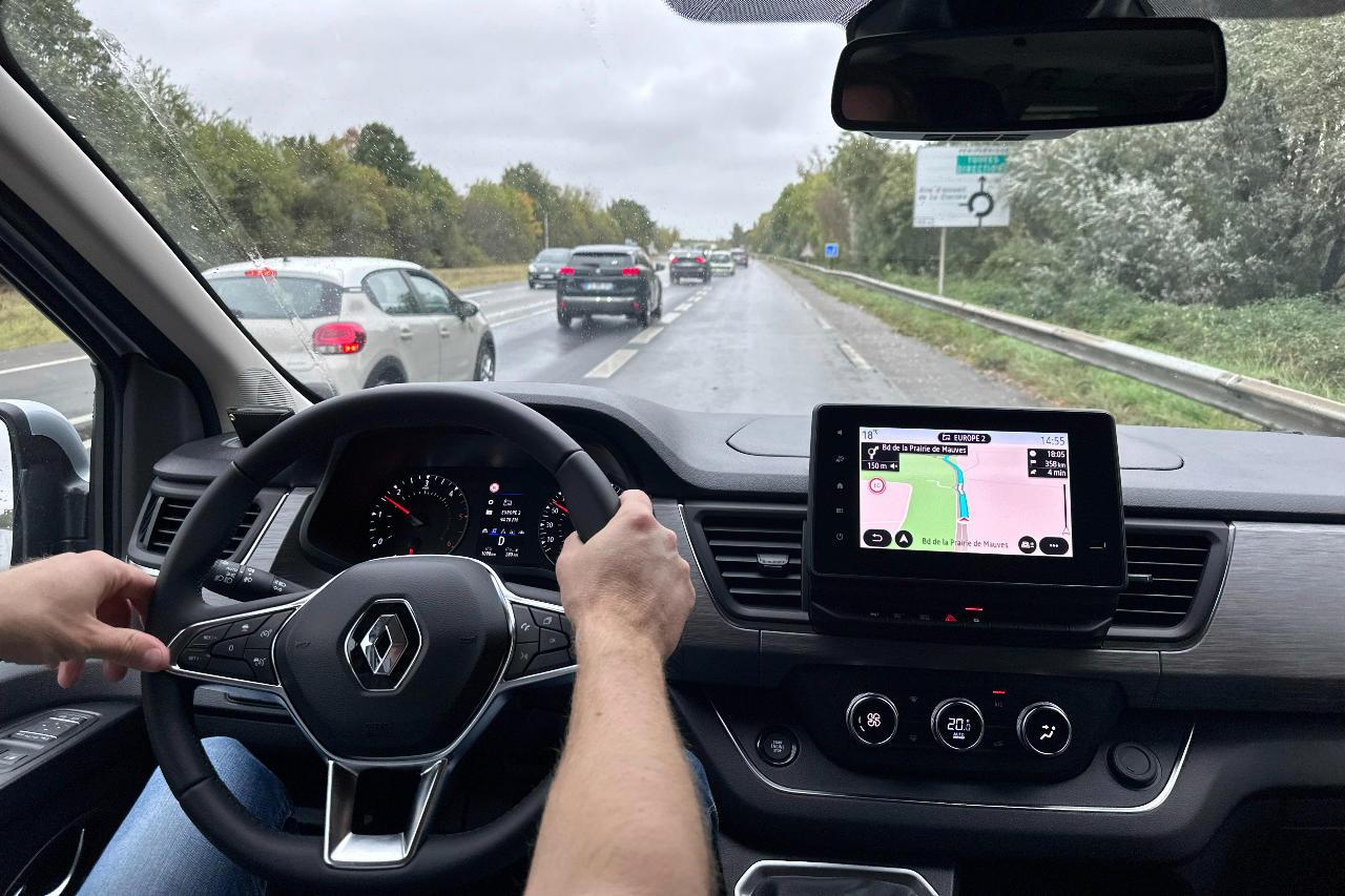 En ville, sur route ou autoroute… où et quand peuton doubler par la droite