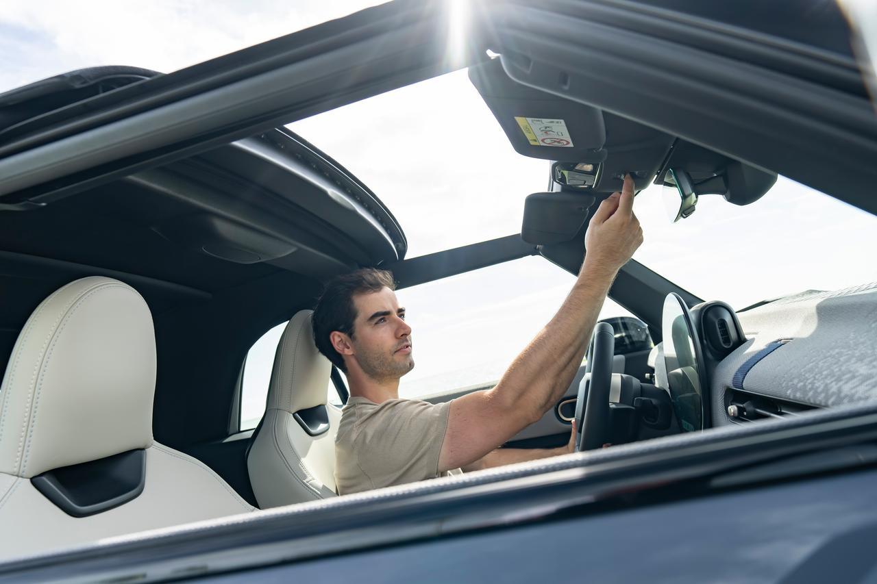 Photo 10 Le mode "toit ouvrant" offre une ouverture de 40 cm. Nouvelle Mini Cooper Cabrio