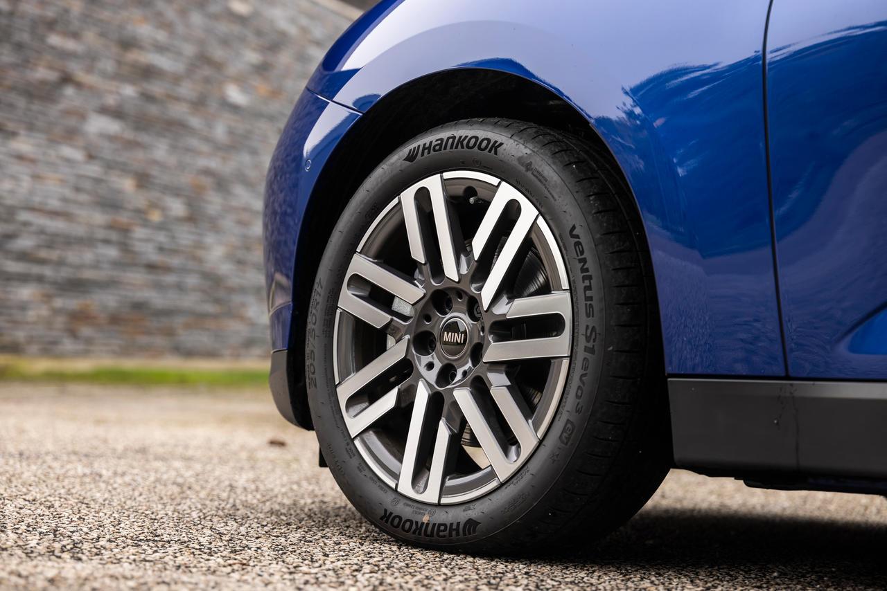 Diaporama et photos - Essai comparatif : la Renault 5 électrique défie ...