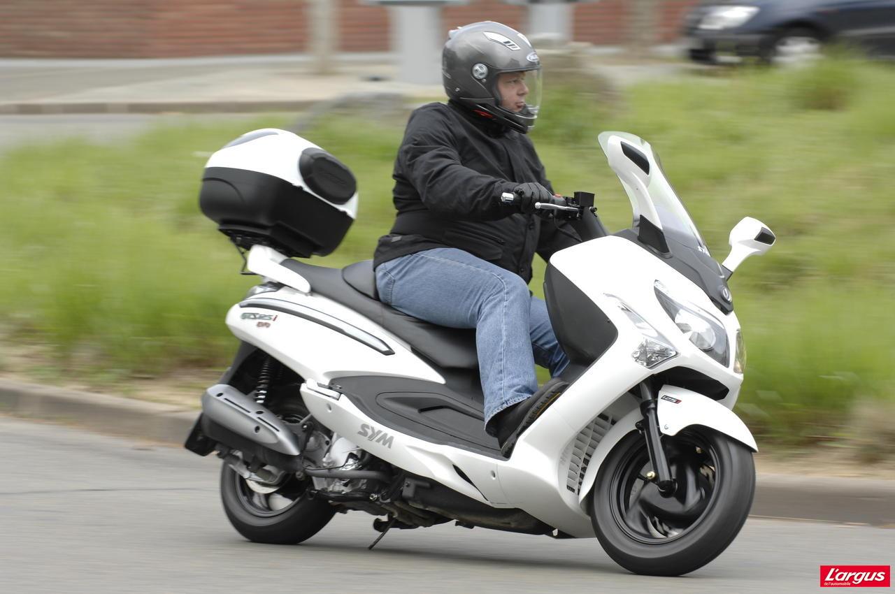 Sym GTS 125 EFI royal en ville