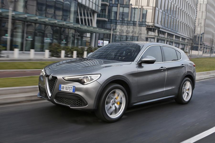 Diaporama et photos Prix Alfa romeo Stelvio. Deux nouveaux moteurs au