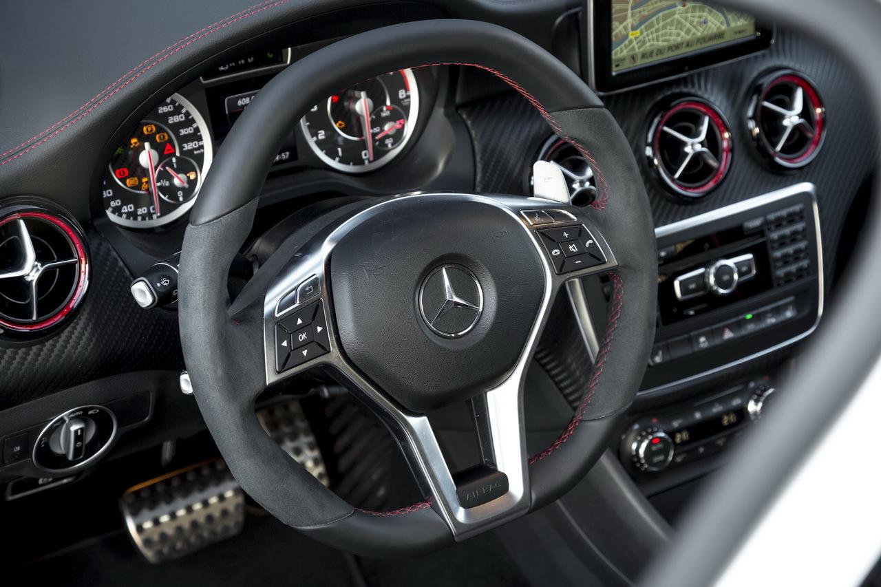 Photo 89 - Essai comparatif : Mercedes A45 AMG vs Audi S3 Sportback vs ...