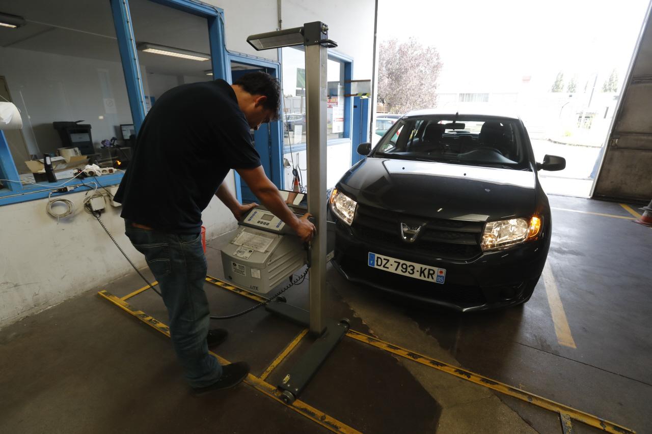 Photo 2 controle technique faisceau phares Contrôle technique 2020. Les principaux motifs de