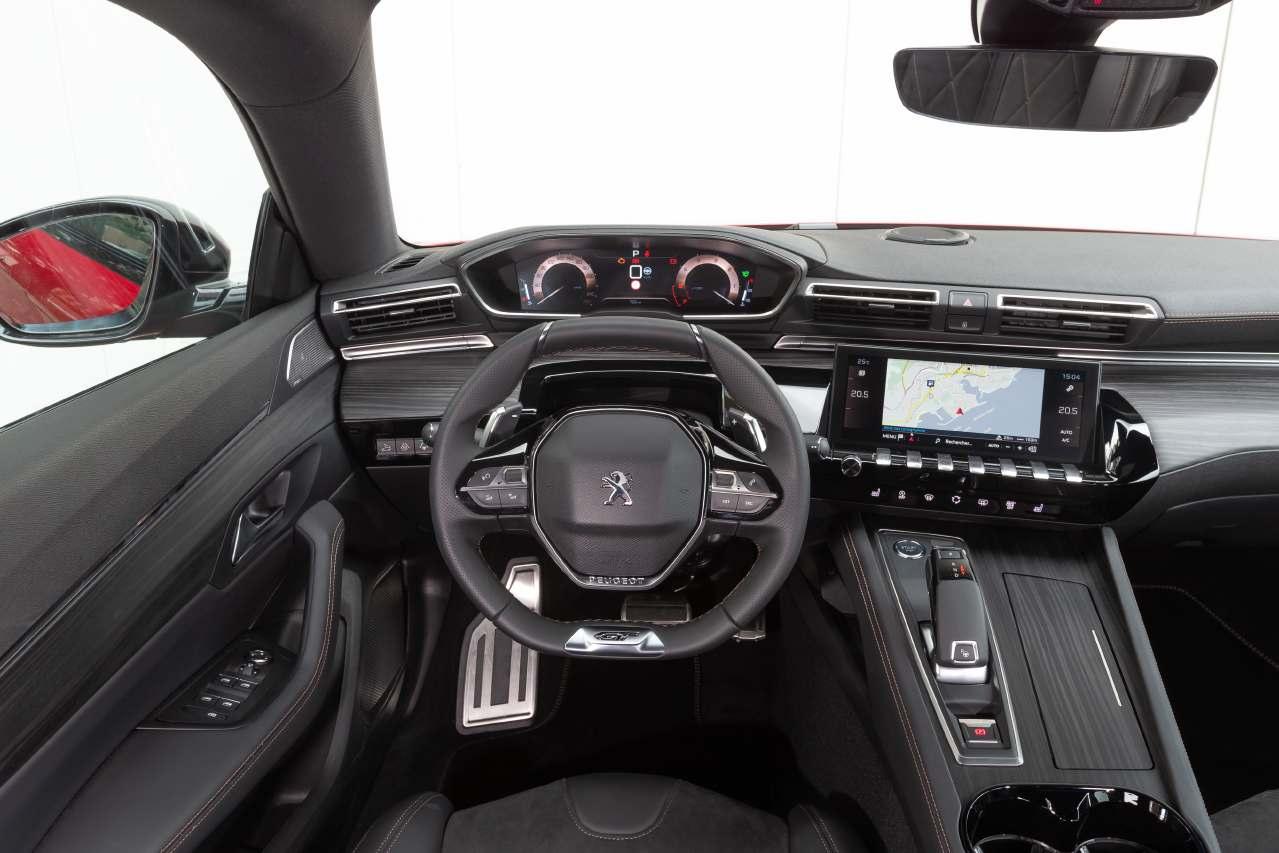 Photo 20 Peugeot 508 GT rouge poste de conduite Essai Peugeot 508 GT PureTech 225 notre