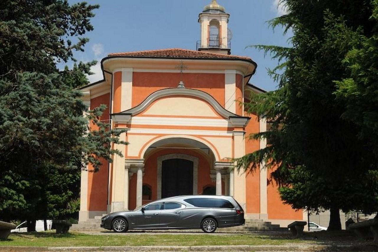 Diaporama et photos Une Maserati Ghibli transformée en corbillard L