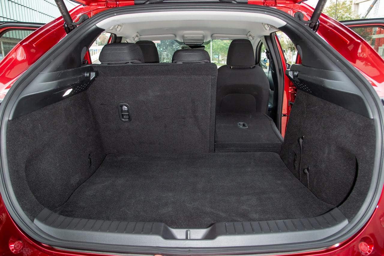 Photo 32 Mazda CX30 2.0 SkyactivG 122 ch coffre Essai comparatif le Mazda CX30 défie le