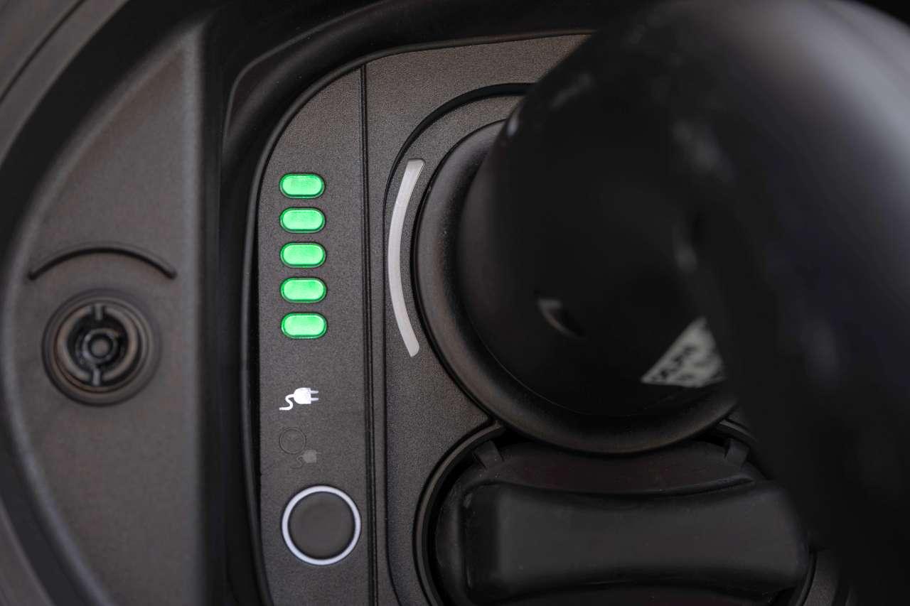 Photo 11 fiat 500 electrique berline 2020 prise charge Fiat 500e « La Prima » après le