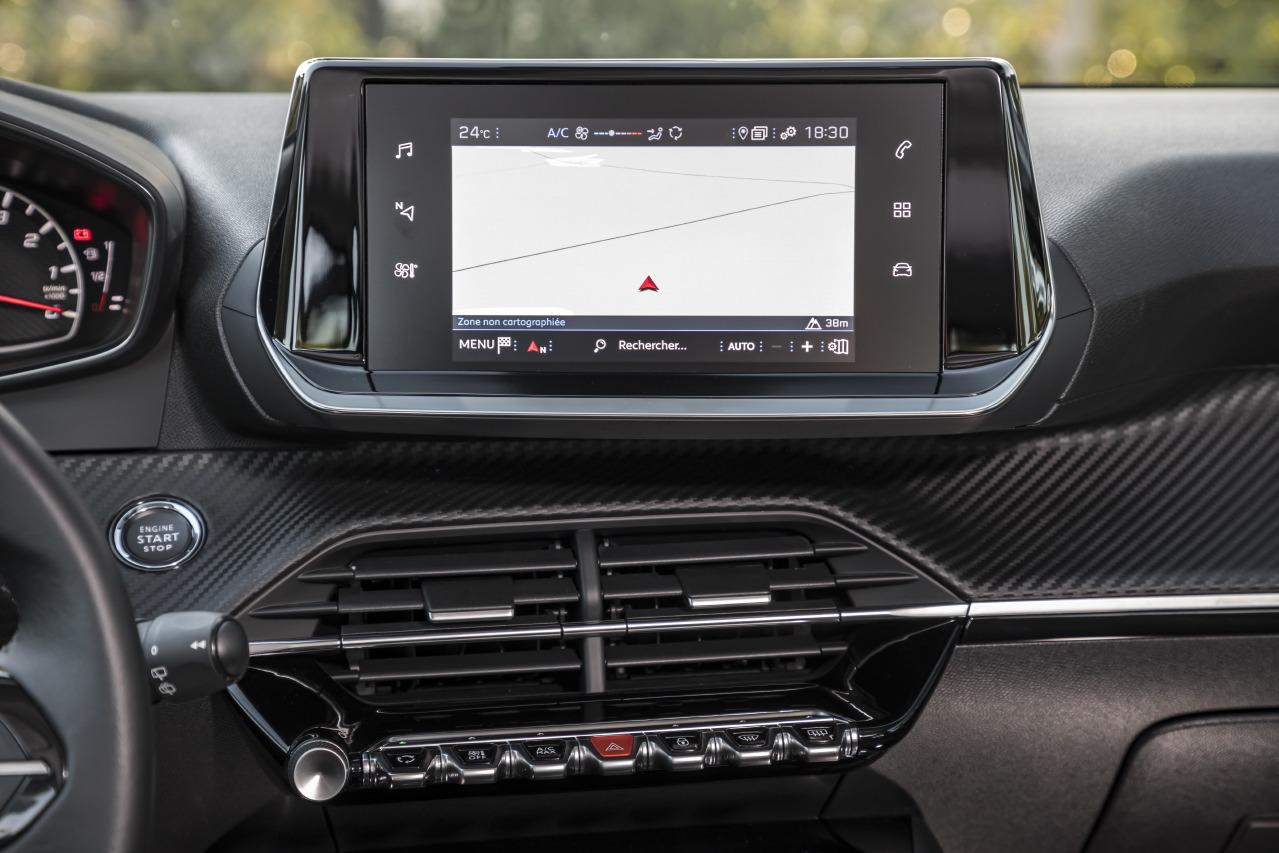 Photo 51 Ecran tactile 7 pouces Peugeot 208 Puretech 75 Active Essai Peugeot 208 1.2