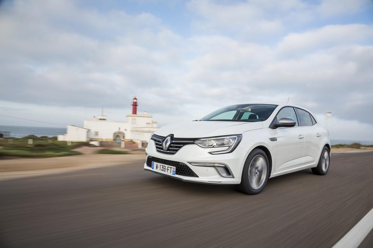 Photo 9 megane 4 en virage Renault Mégane 1.2 TCe 130 l