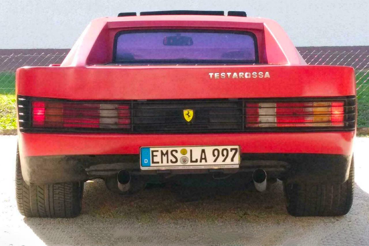 Photo 28 réplique ferrari testarossa arrière Insolite. Les répliques de supercars « faites