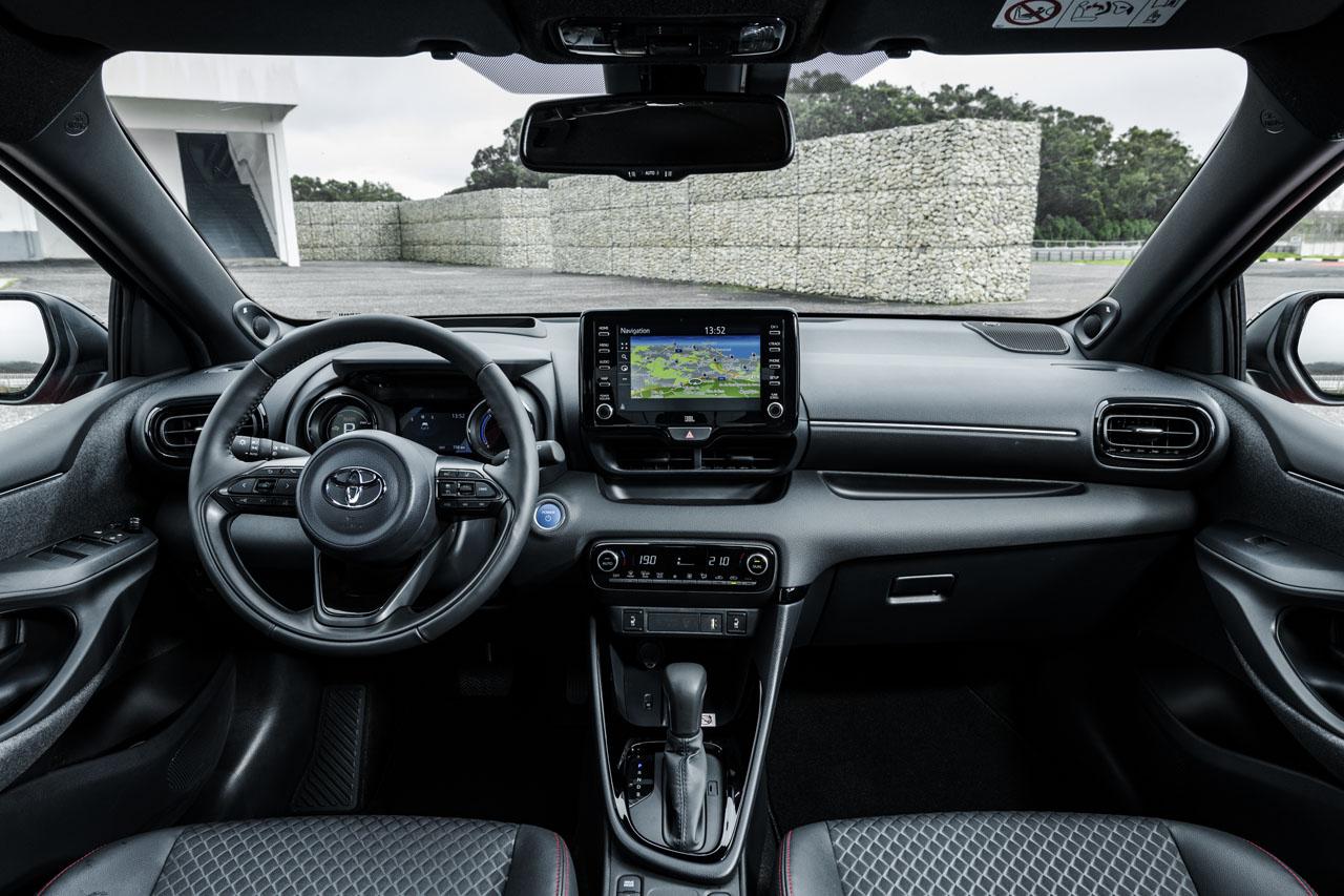 Photo 18 toyota yaris hybride intérieur planche de bord Essai Toyota Yaris hybride (2020